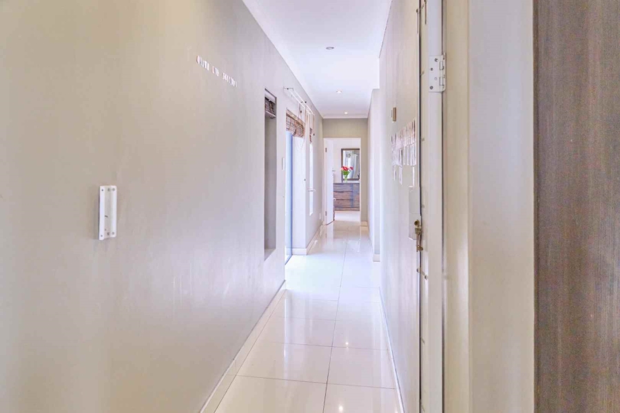 4 Bedroom Property for Sale in Flamingo Vlei Western Cape